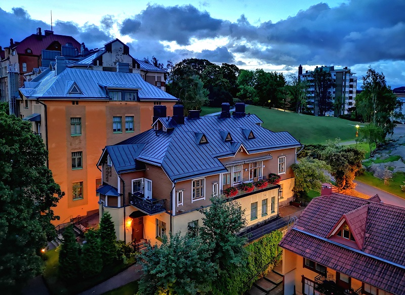 Vanhoja taloja Puolalanpuiston rinteessä.